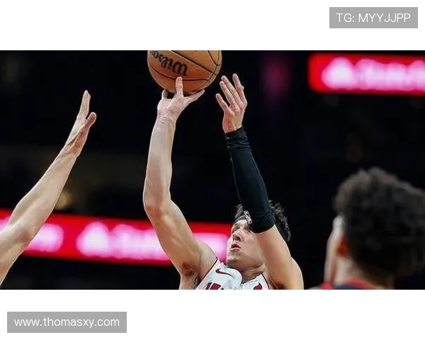 希罗三分火力全开砍下33分外线表现惊艳助球队取得胜利